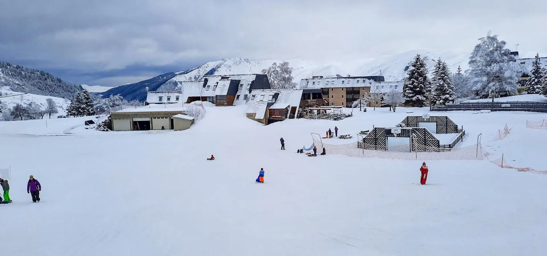 A 4, Decouverte De La Montagne - 80M Des Pistes Génos Francie